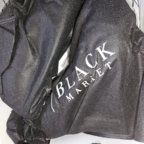 White house black market - Picture 4 of 8